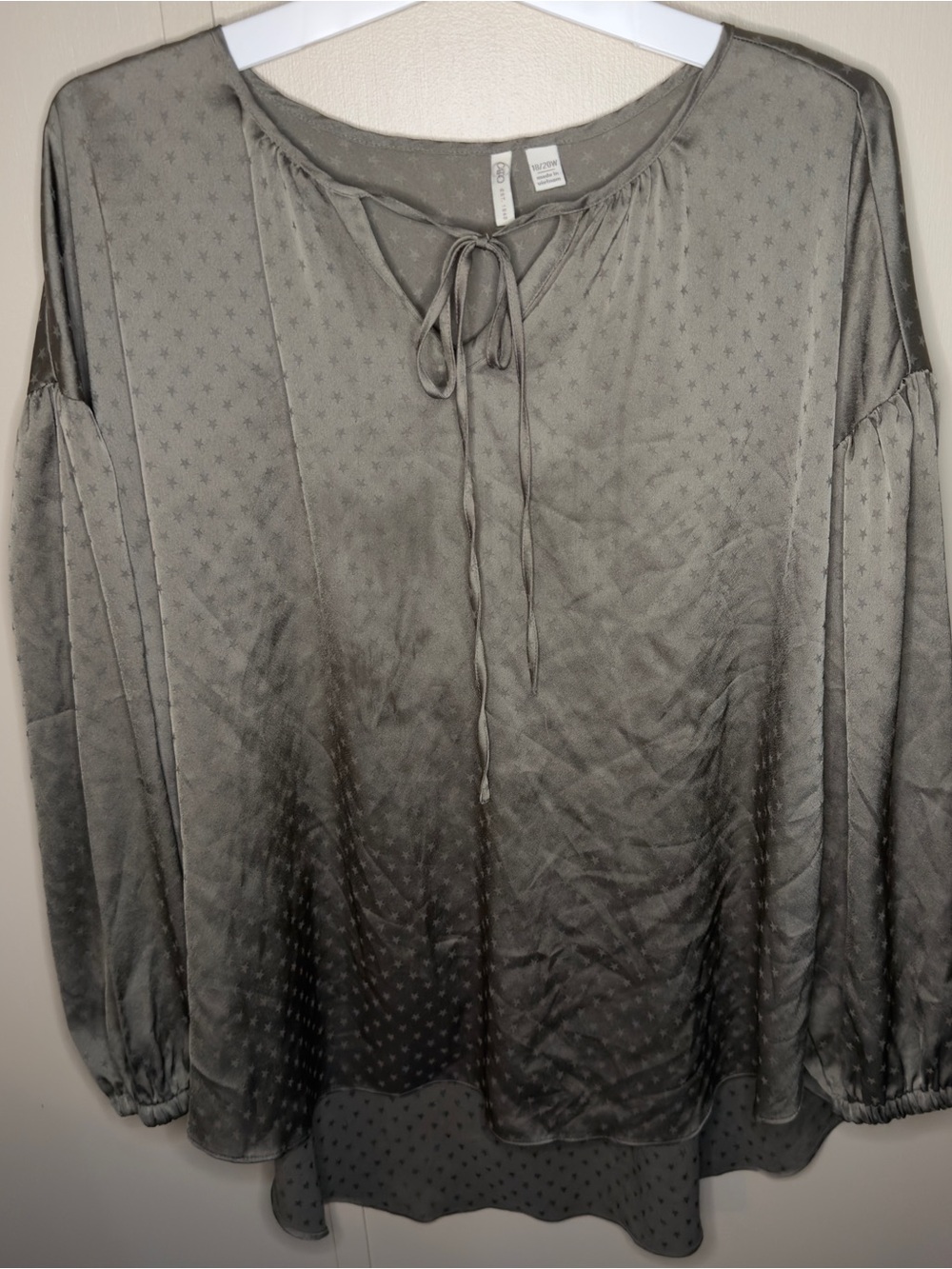 Cato Fashions Plus Size 18/20 Gray Star High Low Satin Blouse Long Sleeve Top